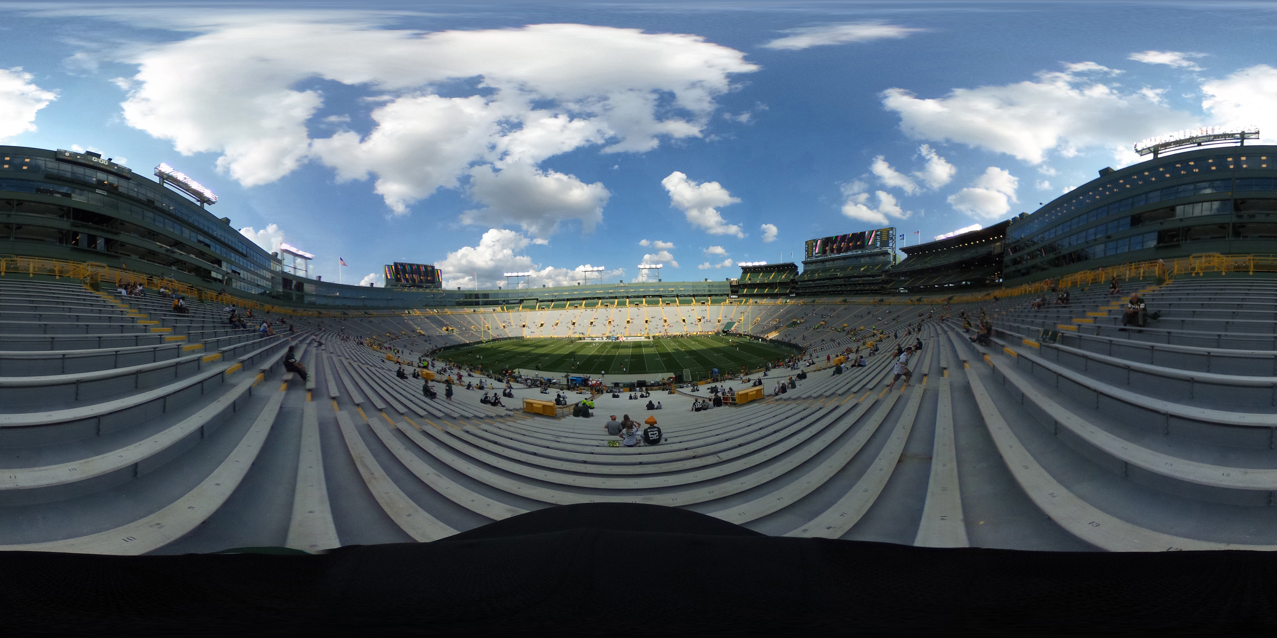 Tampa Bay Buccaneers at Green Bay Packers Tickets - 12/17/23 at Lambeau  Field in Green Bay, WI